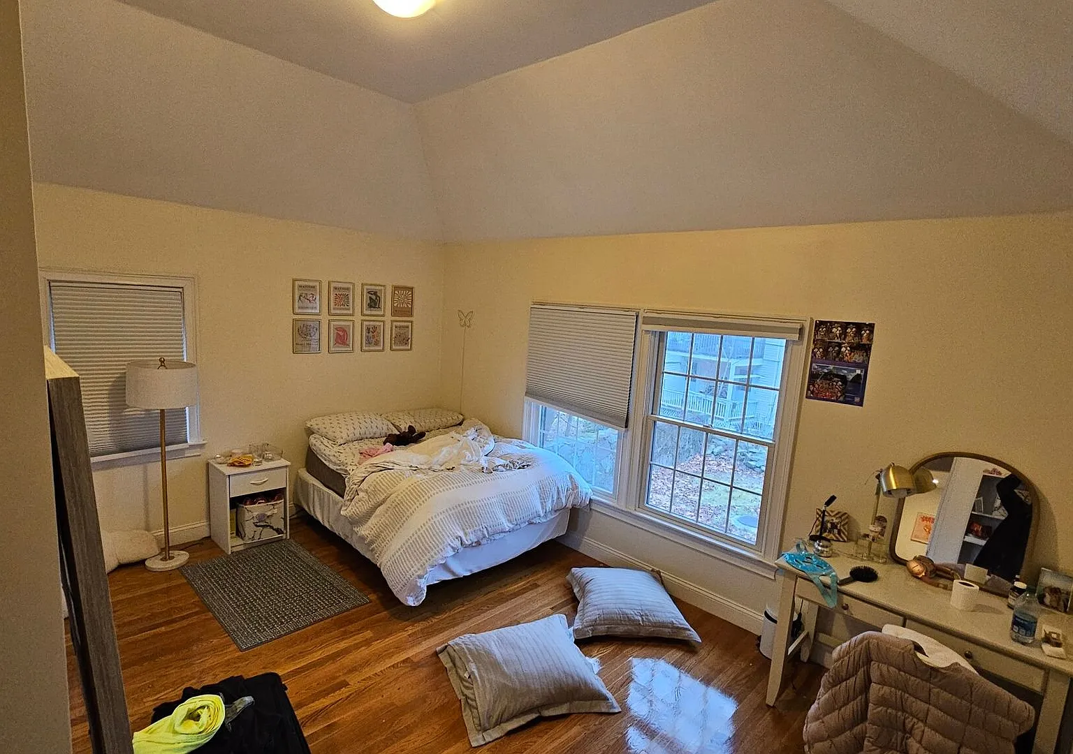 Modern Gem near BC Campus! Short Walk? Spacious, Sunny and Professionally managed. Parking Avail ... — Photo 2