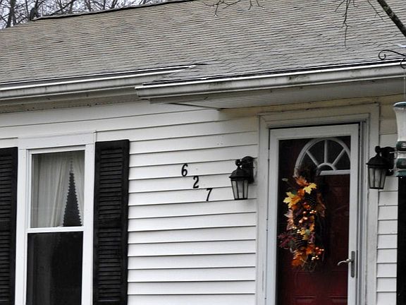 5th image of 627 Auburn St