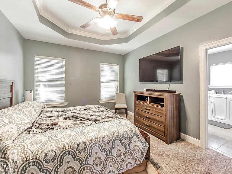 173 Laverne Dr — Photo 8