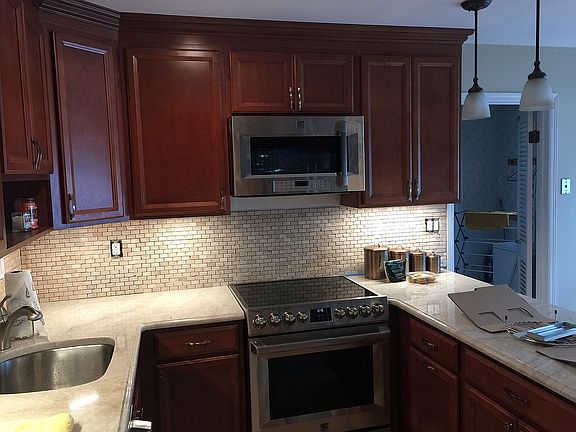 3rd image of 1594 Summit St