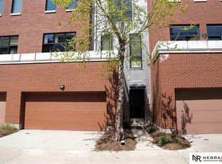 1206 Mayberry Plz, Omaha, NE 68108