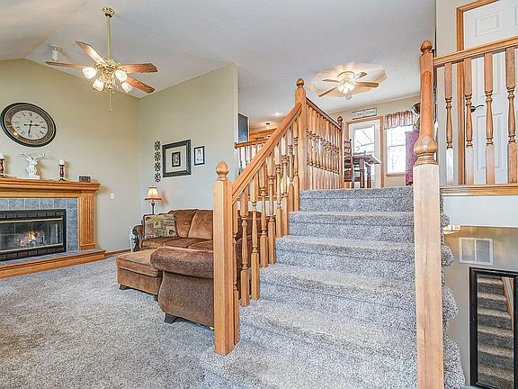 4th image of 2010 NE Summerfield Ln