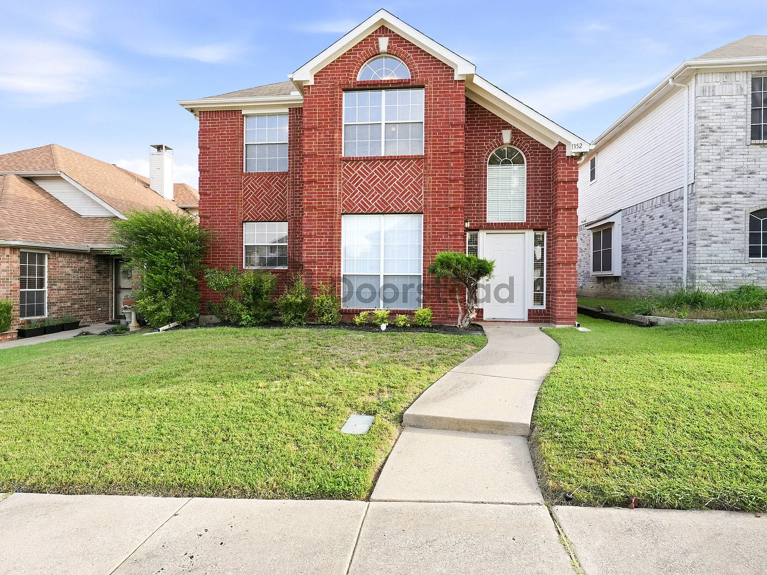 4 bed, 2.5 bath, 2099 sqft, $2,850 — Photo 2