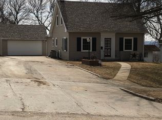 1004 Prairie St, Guthrie Center, IA 50115