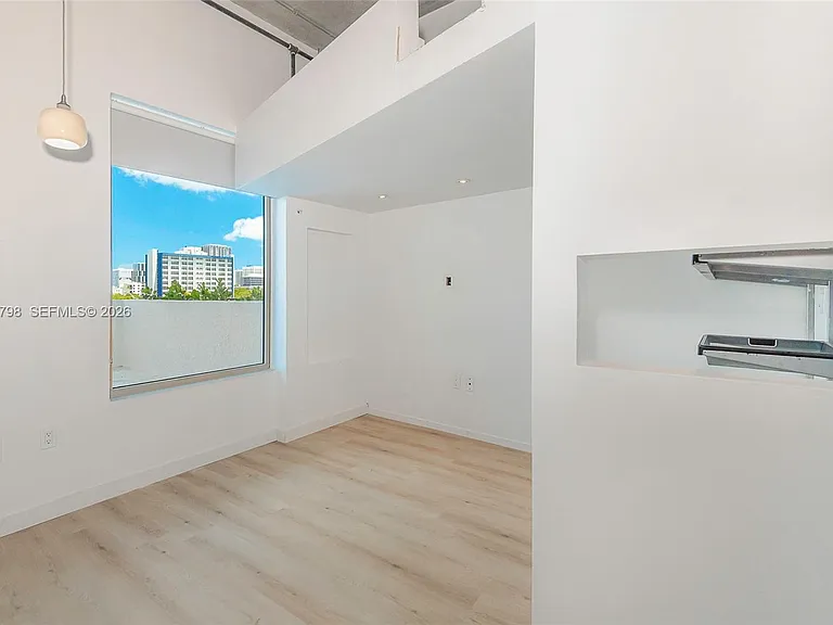 10 SW South River Dr #607 — Photo 11