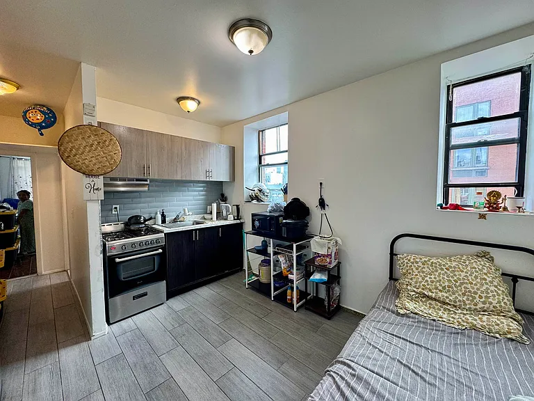 301 E 110th St #4C — Photo 2