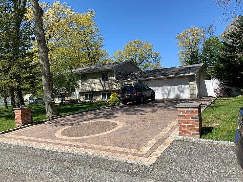1st image of 700 Sandra Ave