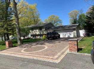 700 Sandra Ave, West Islip, NY 11795