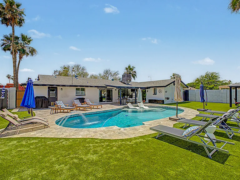 1958 E Laguna Dr — Photo 4