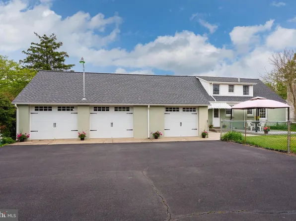 953 Klockner Rd, Hamilton, NJ 08619