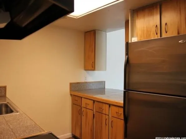 5720 S 900 E APT 9, Murray, UT 84121
