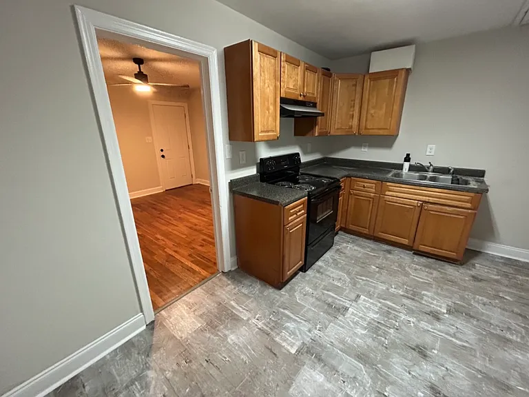 305 Orange St — Photo 7