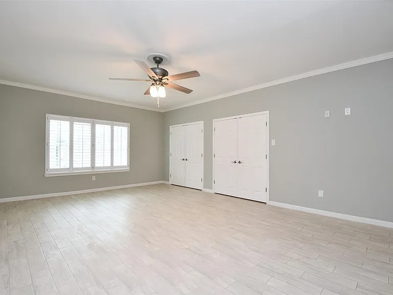 382 Wilcrest Dr — Photo 13