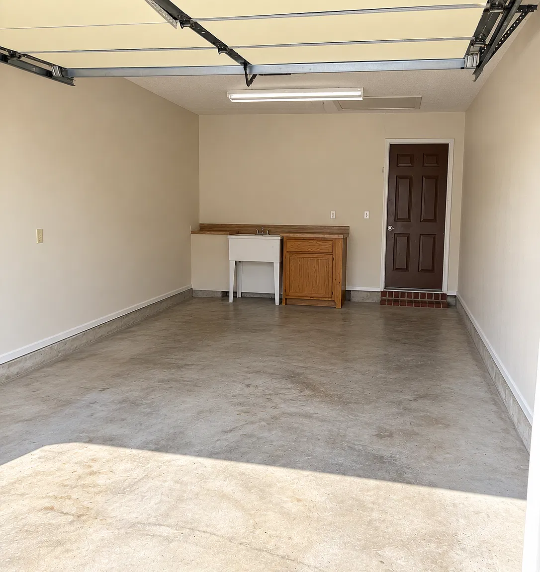 2 bed, 1050 sqft, $1,200 — Photo 2