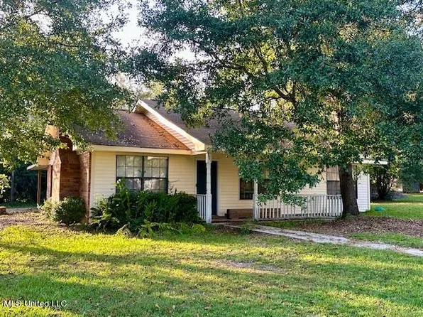 101 Greenwood Dr, Carriere, MS 39426