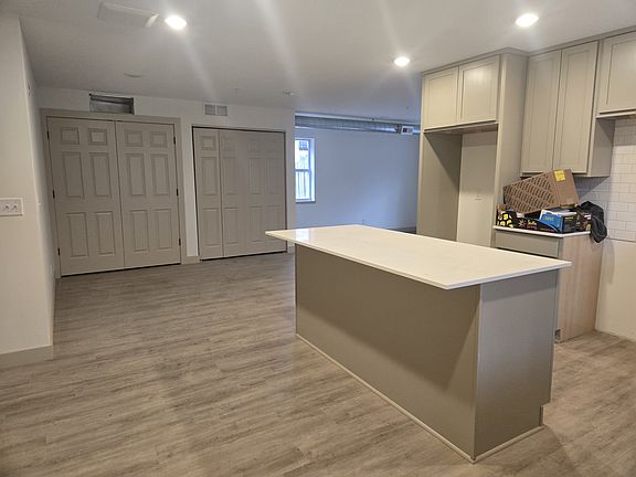 3rd image of 811 6th St SE #1