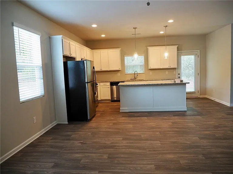 30 Laurel Dr E — Photo 4
