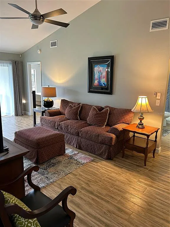 2 bed, 2.0 bath, 1088 sqft, $1,600 — Photo 2