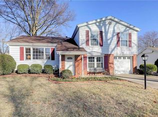8921 Grandview Dr, Overland Park, KS 66212