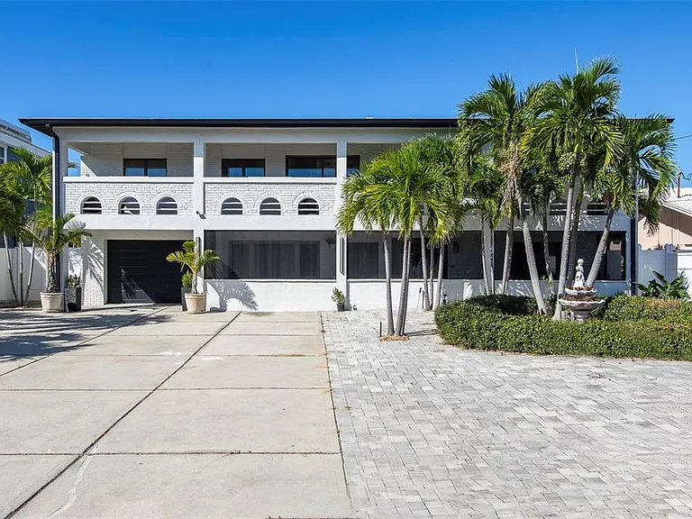 2710 Hibiscus Dr W — Photo 55