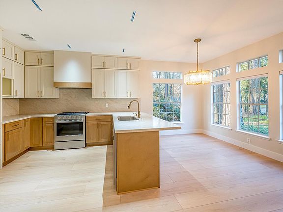 5th image of 235 S Crimson Clover Cir