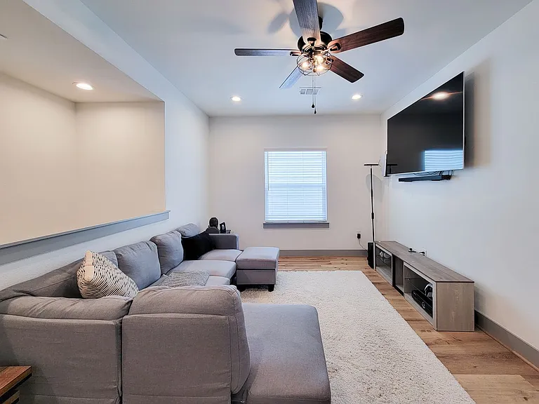 6520 Couch St — Photo 33