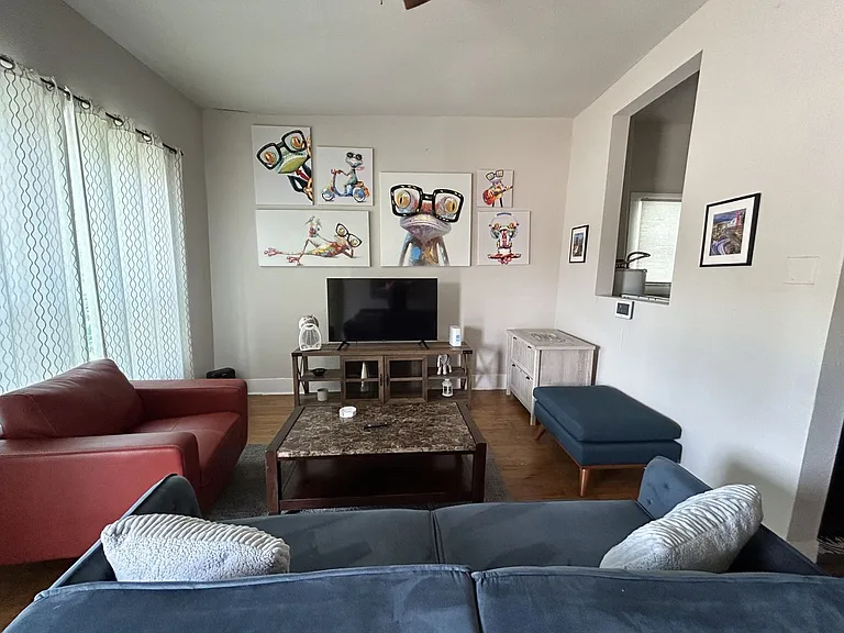 404 E Carson St — Photo 5