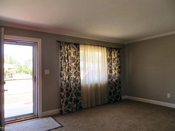 3rd image of 22304 Avon St