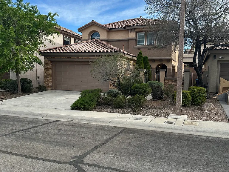 11453 Diveley Ave — Photo 2