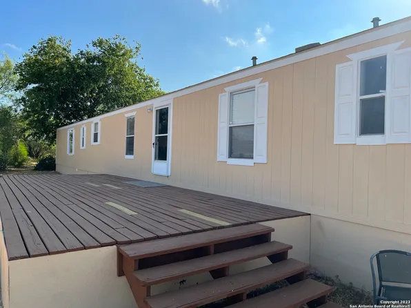 406 Hugo, Dilley, TX 78017