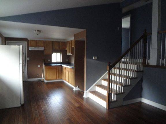 2nd image of 1720 Queens Ct