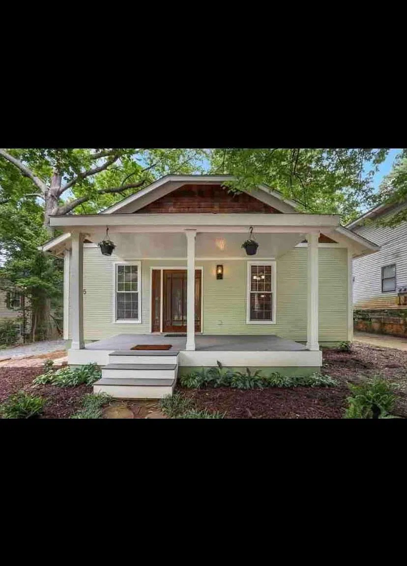 1035 Curran St NW — Photo 2