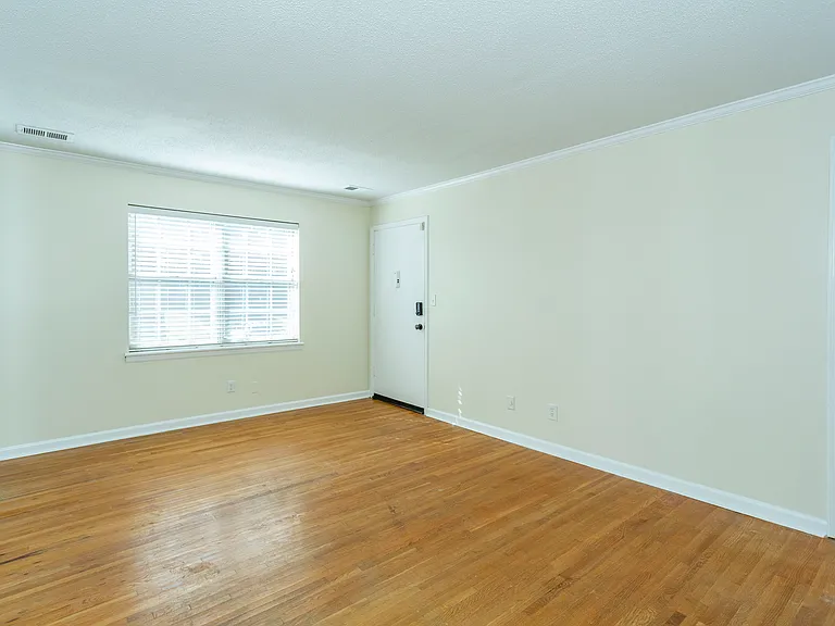 2053 Montreat Cir #2053 — Photo 5