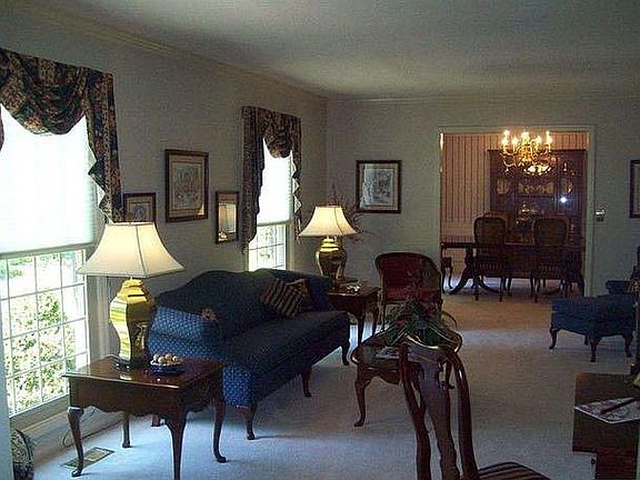 3rd image of 1323 Knolls Dr