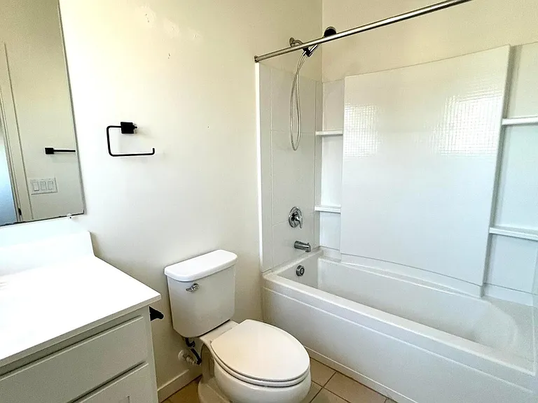 2215 W Harmont Dr — Photo 17