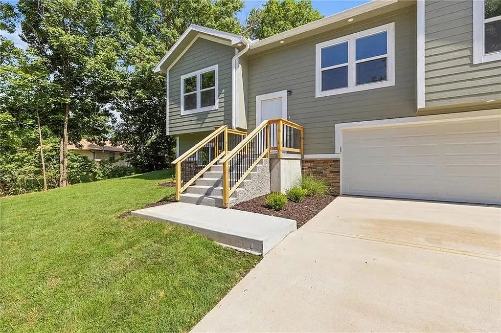 135 Cedar Ct - 1 — Photo 2