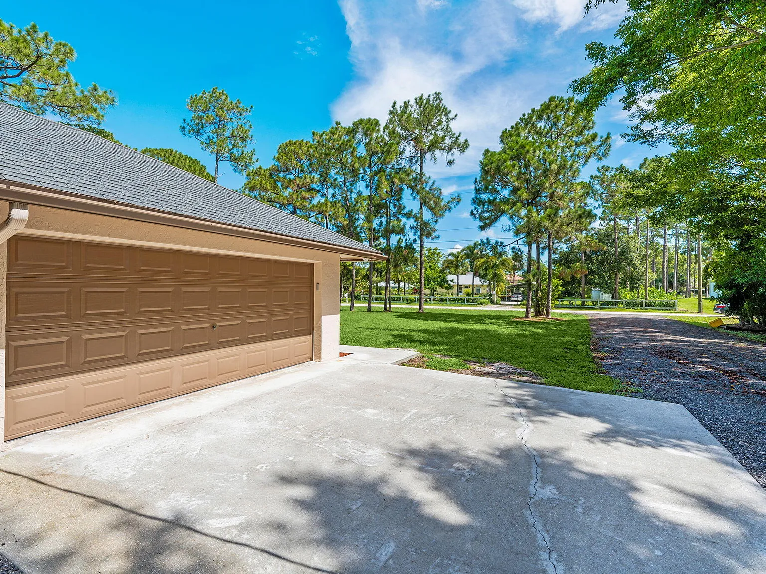 4 bed, 2.0 bath, 2256 sqft, $4,495 — Photo 4