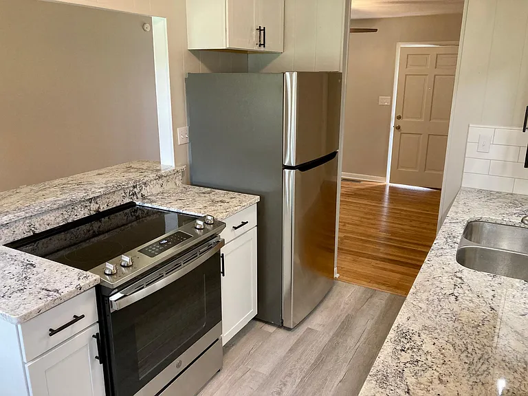 2536 Henry Ave — Photo 8