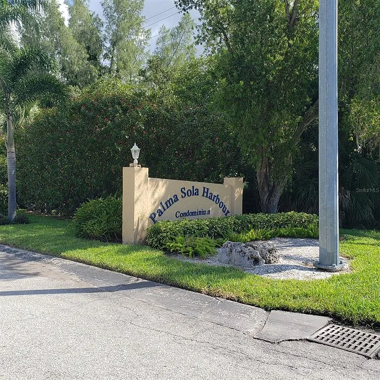2 bed, 2.0 bath, 1296 sqft, $4,200 — Photo 3