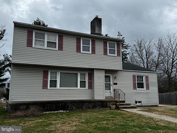 3rd image of 1701 Harmon Rd