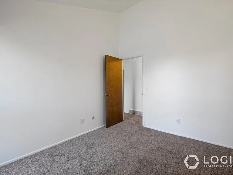 1815 E Woodside Dr #B — Photo 14