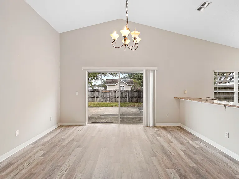 1911 Colonial Woods Blvd — Photo 7