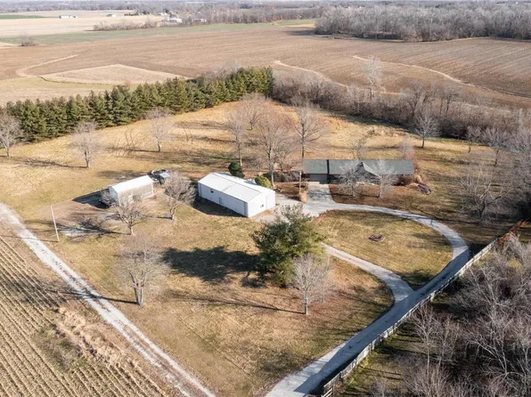 4425 Douglas Rd, Millstadt, IL 62260