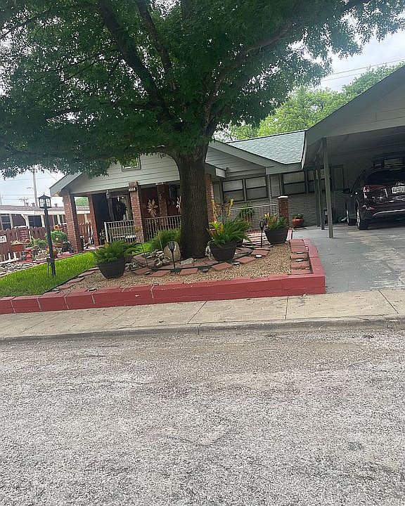 1st image of 206 Craigmont Ln