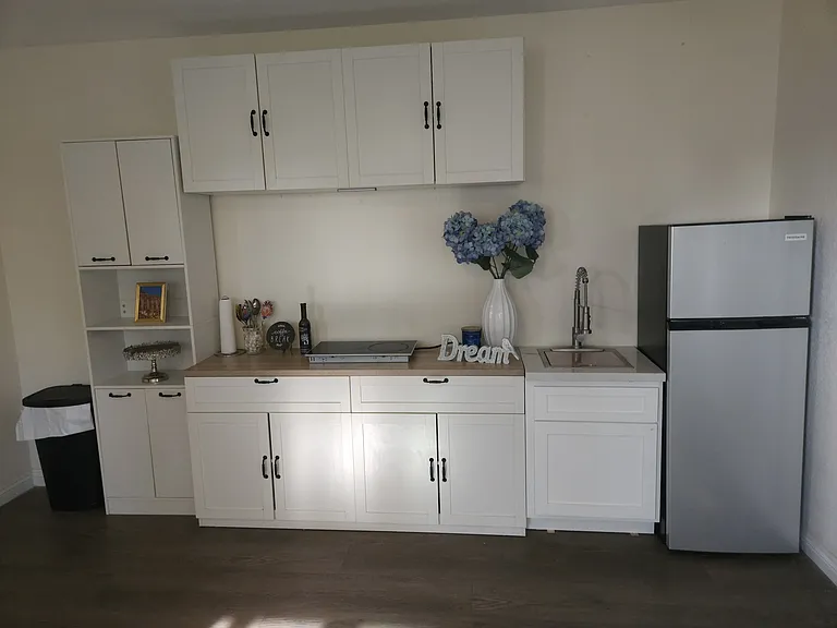 Pascal Ave — Photo 2