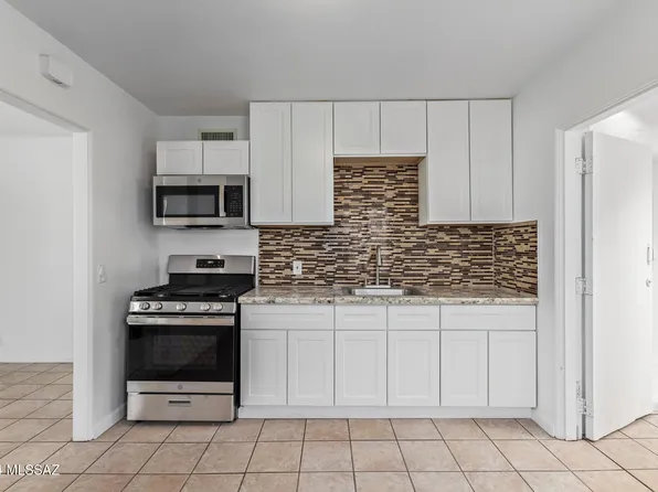127 W Birdman Dr, Tucson, AZ 85705