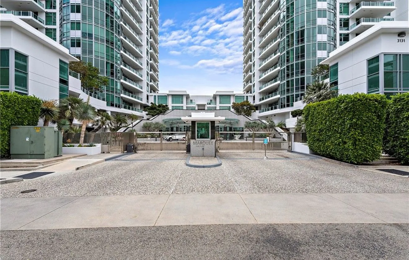 2 bed, 1275 sqft, $4,400 — Photo 1