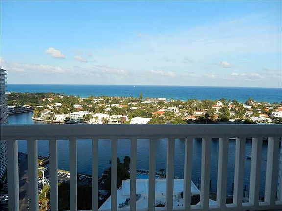 3rd image of 20201 E Country Club Dr APT 1706