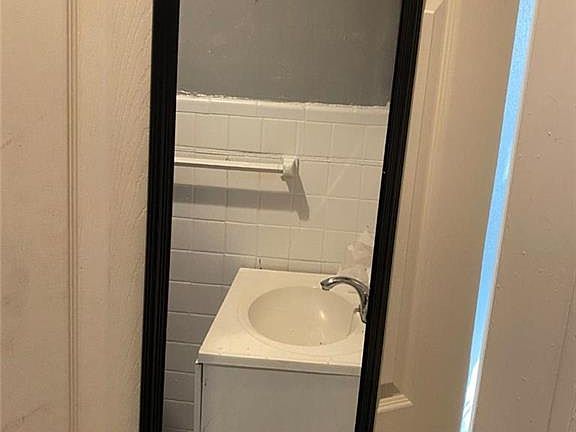 5th image of 1319 Brooklyn Ave