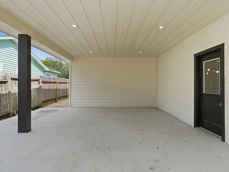 7040 Kinney St — Photo 31